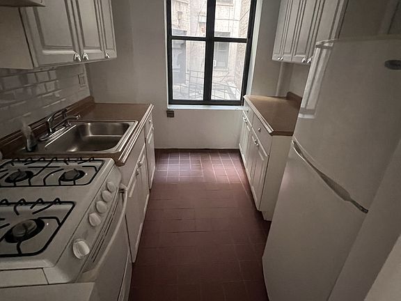 4th image of 203 W 98th St APT 1E