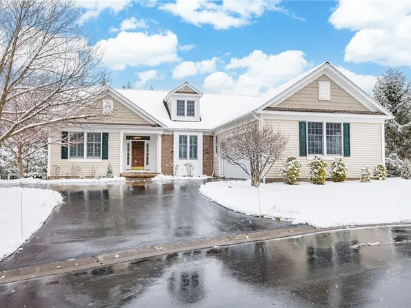 14 Connemara Dr, Pittsford, NY 14534