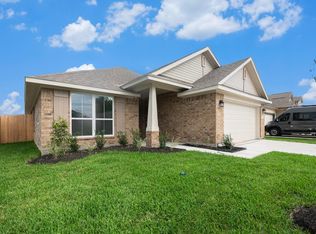 205 Bryan Way, Angleton, TX 77515