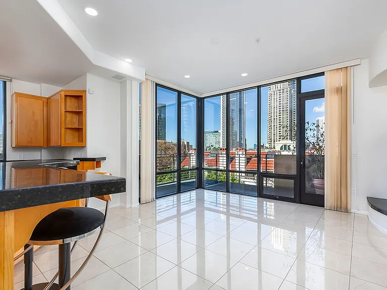 611 G St #321 — Photo 32