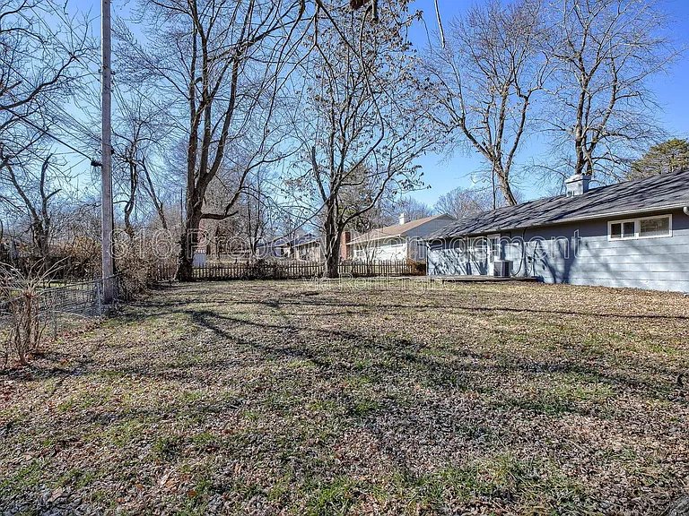 11201 Crystal Ave — Photo 23