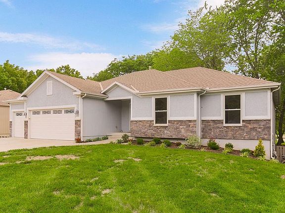 2nd image of 304 Summerfield Dr
