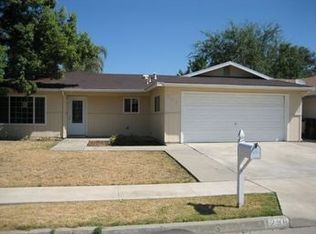 296 E Sherwood Dr, Hanford, CA 93230