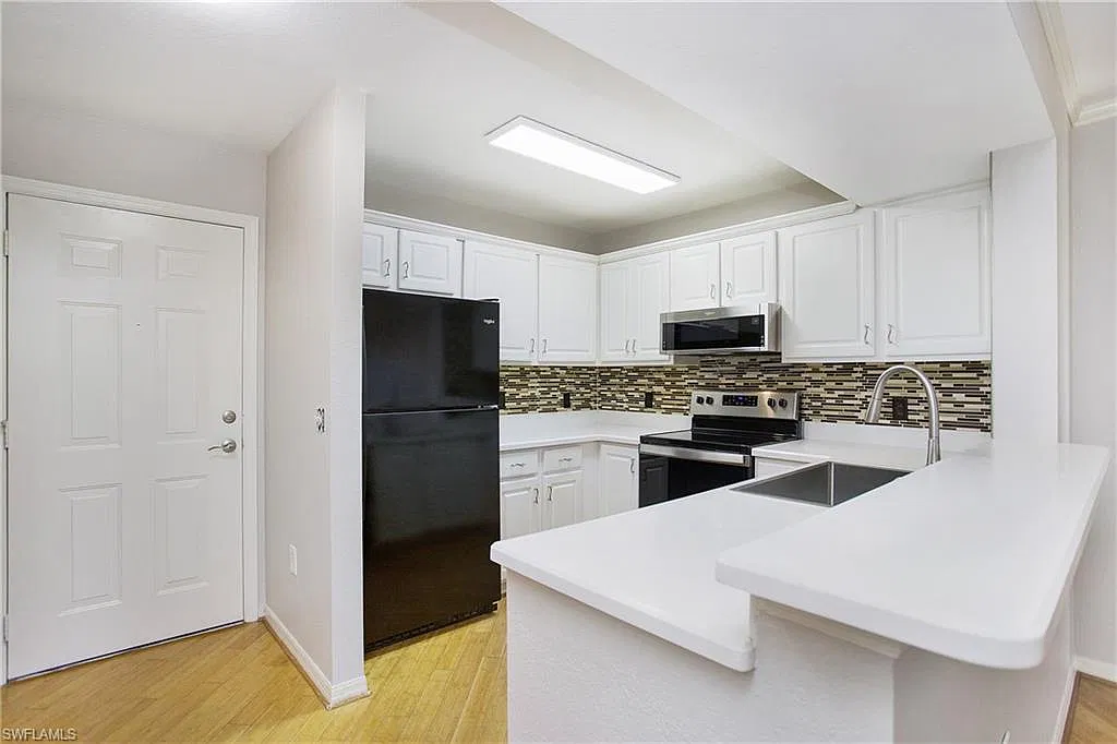 2 bed, 2.0 bath, 1100 sqft, $1,900 — Photo 3