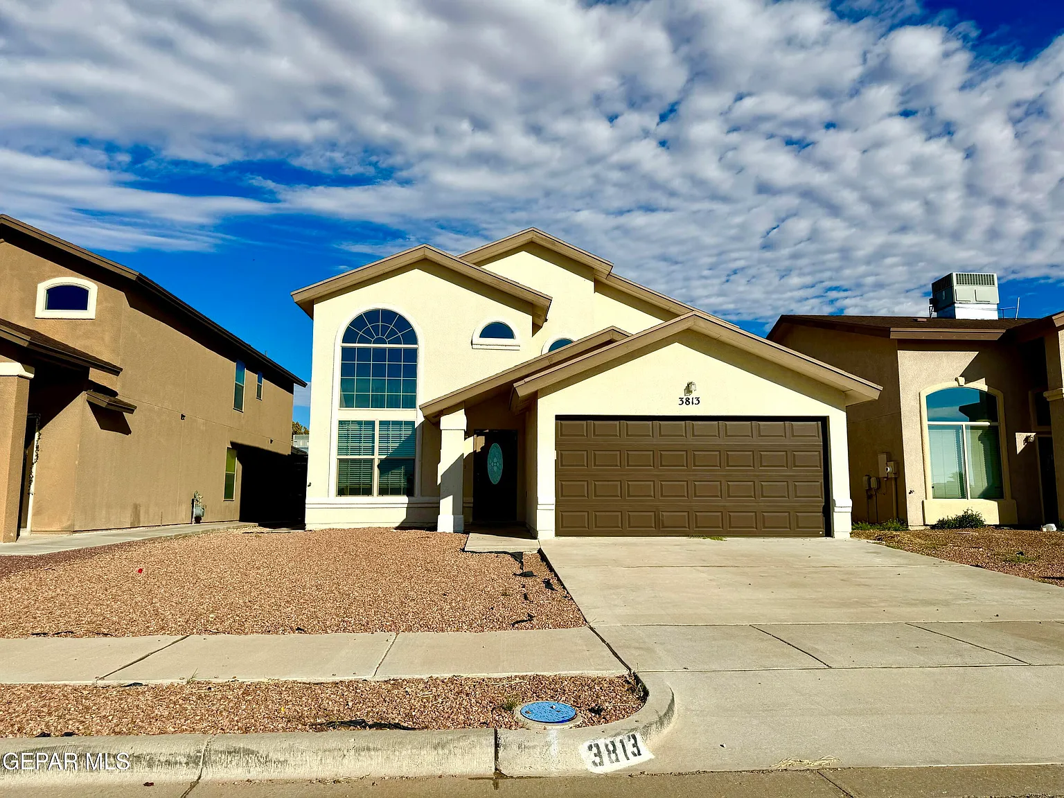 3 bed, 2.5 bath, 1900 sqft, $1,950 — Photo 1