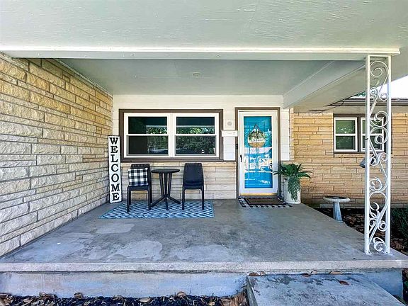 3rd image of 1613 Cedar Ln