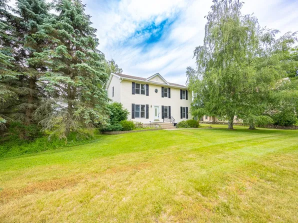 281 Dewey St, Churchville, NY 14428