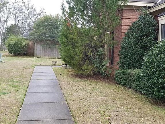 4th image of 38 Fairlane Dr
