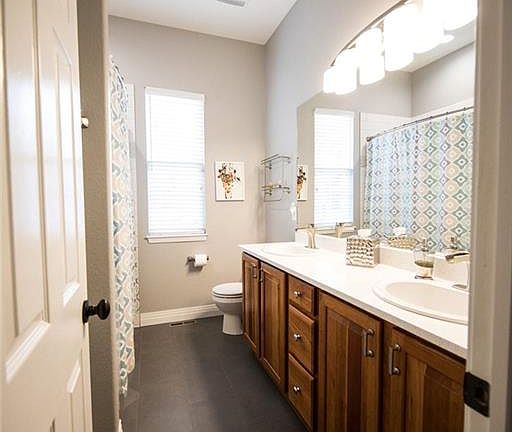 5th image of 121 Island View Dr