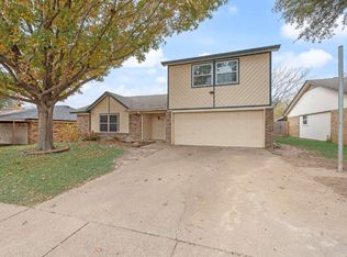 516 Roberts Dr, Saginaw, TX 76179