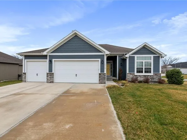 712 Pine Ct, Basehor, KS 66007