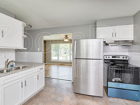 3rd image of 519 Holiday Ave