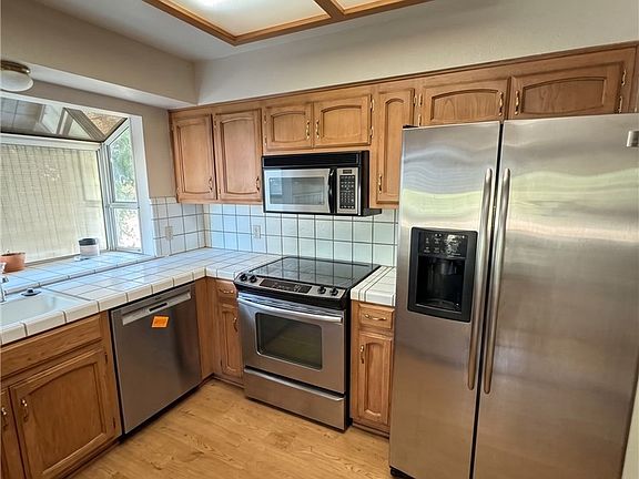 4th image of 1147 Mirror Lake Dr