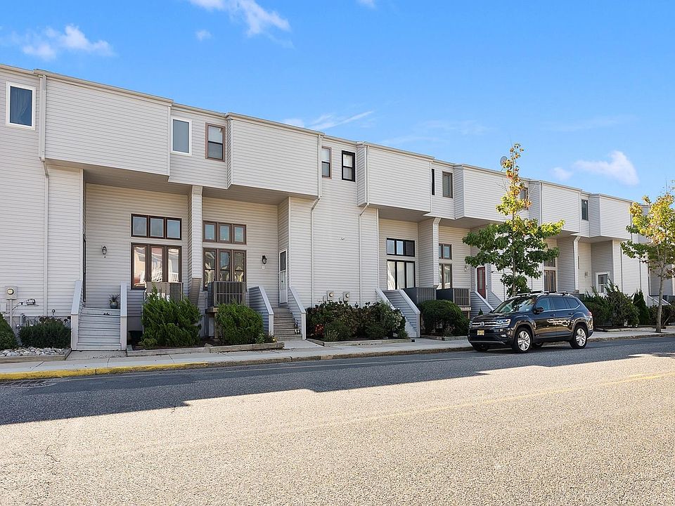 1st image of 1301 Haven Ave APT D