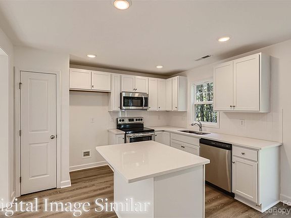 4th image of 815 Sunset Dr