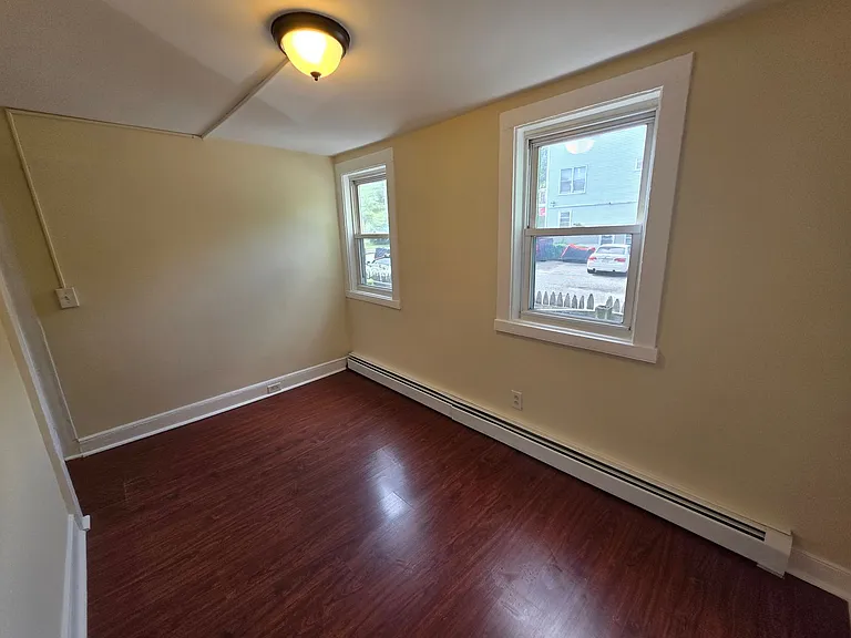30 Delano St — Photo 12