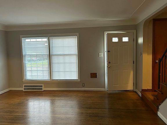 5th image of 33 White St