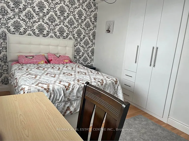 38 Pleasantview Ave — Photo 6