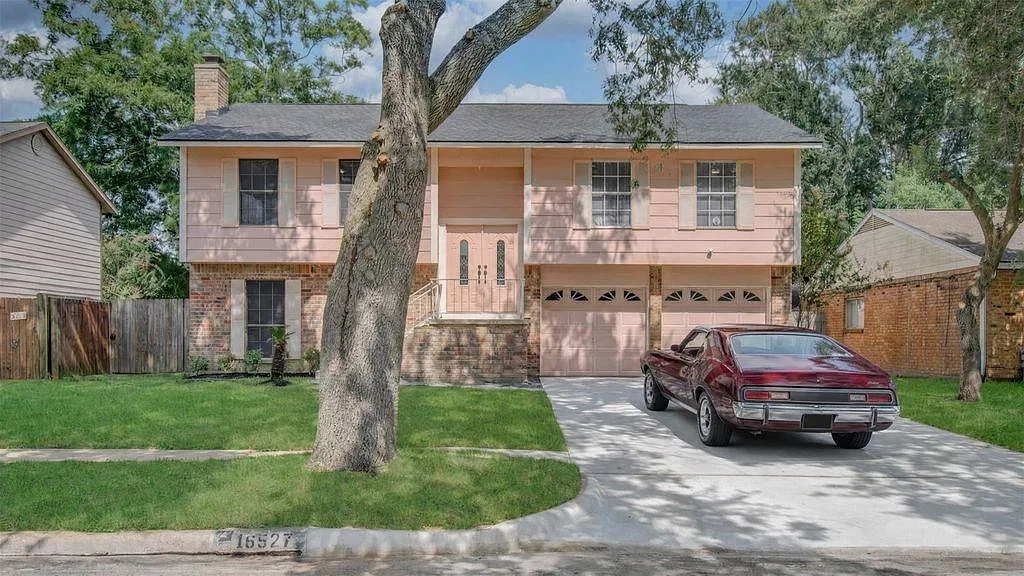 3 bed, 2.0 bath, 2056 sqft, $2,000 — Photo 1