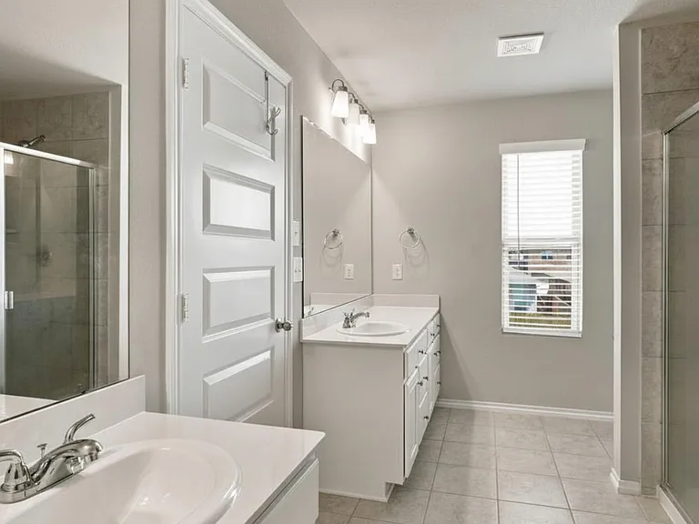 944 Ravenwood Ln — Photo 29