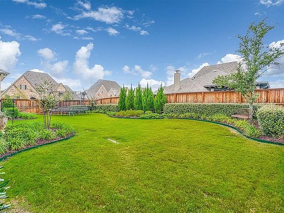 5th image of 801 Garland Dr