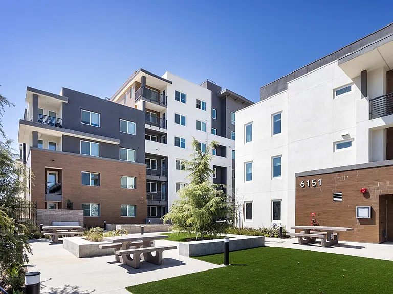 Alexan Noho West — Photo 102
