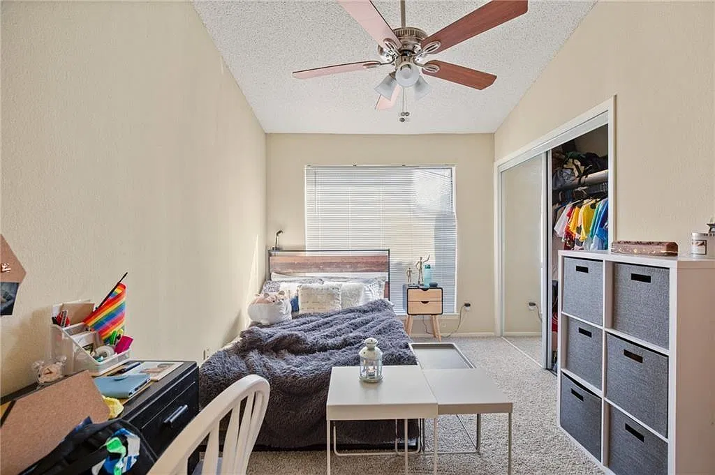 2 bed, 2.0 bath, 904 sqft, $2,100 — Photo 3