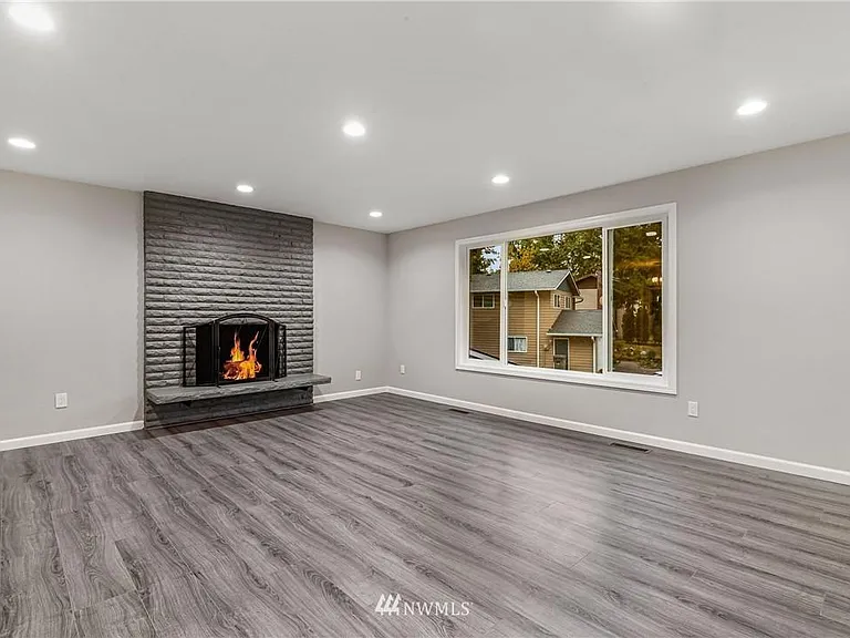 1034 Newport Ct NE — Photo 13