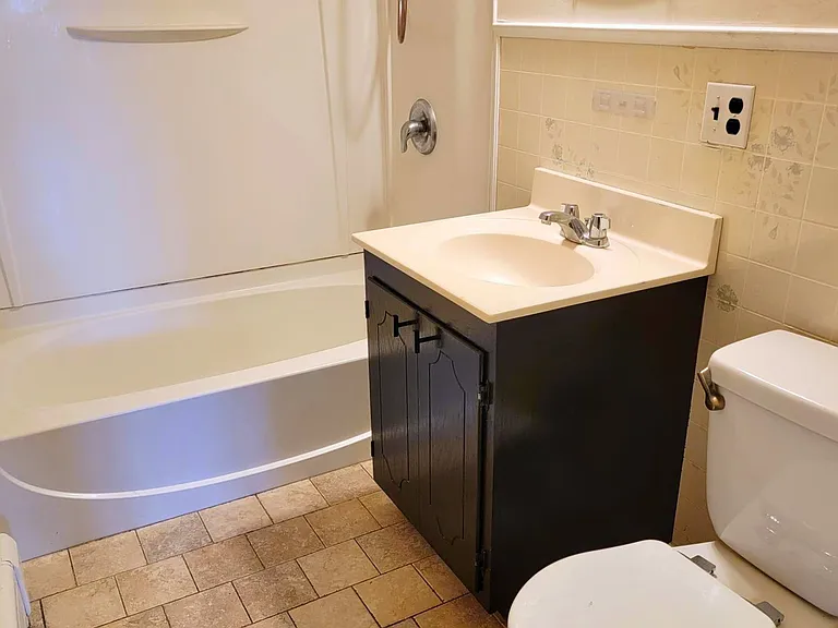 2 E Locust St #2 — Photo 14
