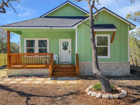 656 Skyline Dr, Bandera, TX 78003