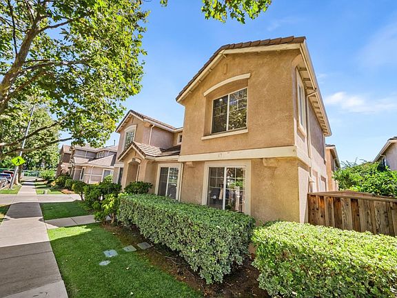 3rd image of 2216 Pettigrew Dr