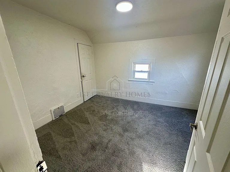251 Arch St — Photo 8