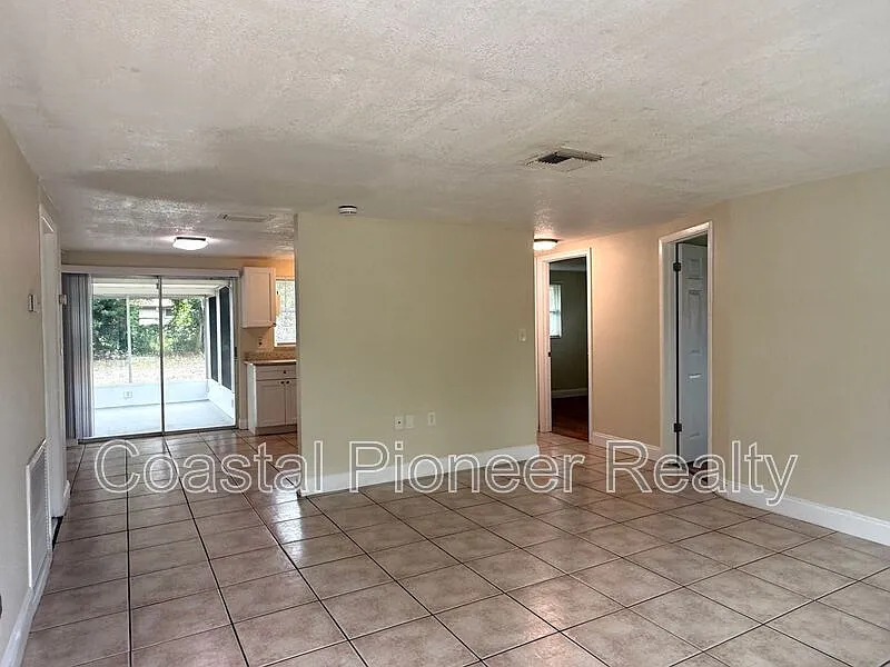 2 bed, 2.0 bath, 728 sqft, $1,695 — Photo 3