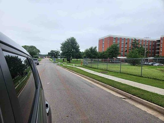 4th image of 5400 S Shartel Ave