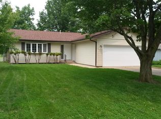 111 Buckingham Rd, Chatham, IL 62629