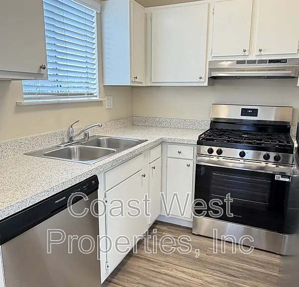 297 Acacia Ave #A — Photo 8