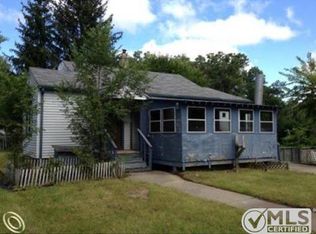 9516 Rustic Cir, White Lake, MI