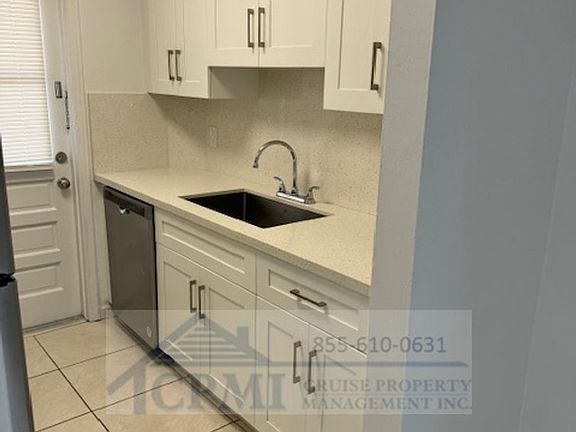 3rd image of 500 S Crescent Dr APT 209