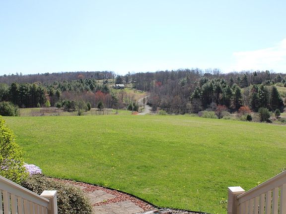 4th image of 467 Deer Meadow Dr