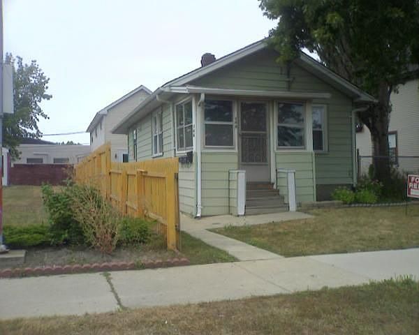 Appartment located in cream colored building in back!!