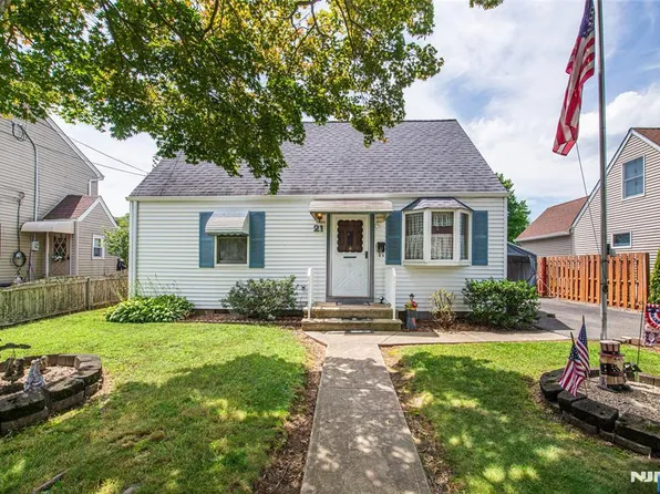 21 Rockridge Rd, Wanaque, NJ 07465