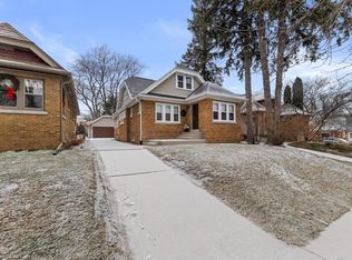 1415 N 63rd St, Wauwatosa, WI 53213