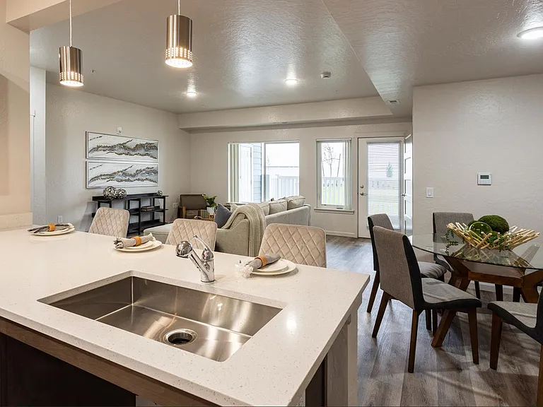 1341 sqft - Living Space