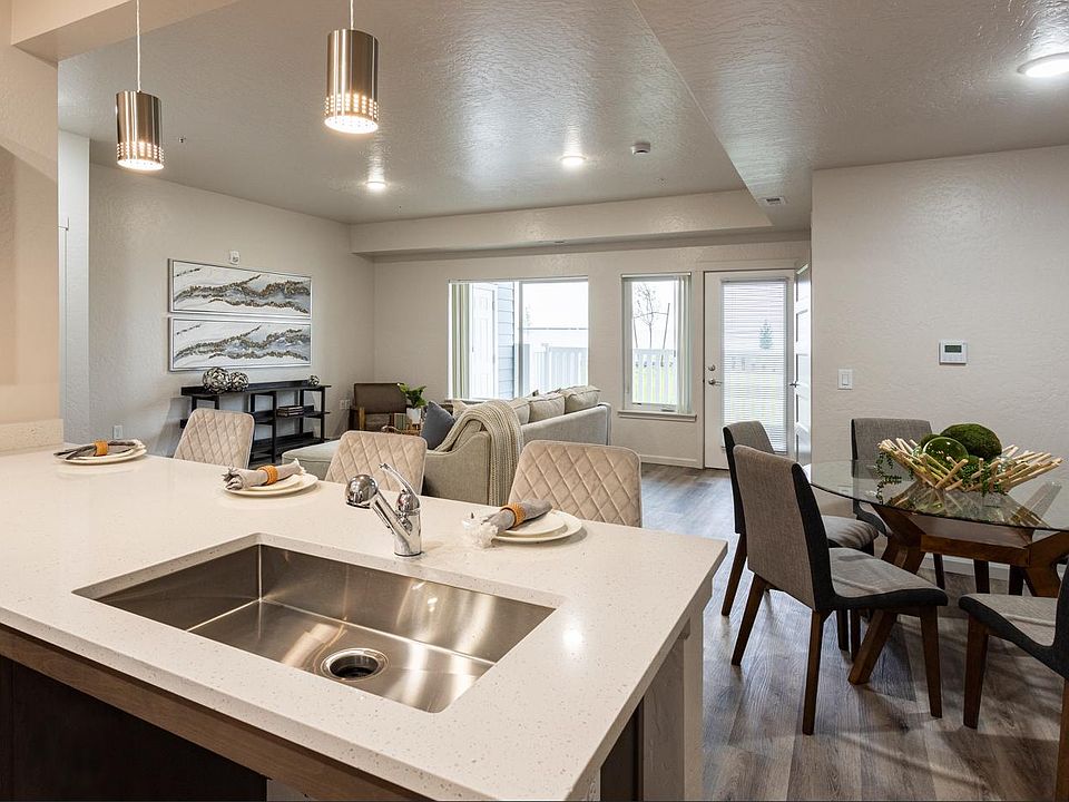 1341 sqft - Living Space
