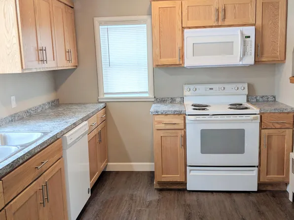 710 4th St S, Moorhead, MN 56560