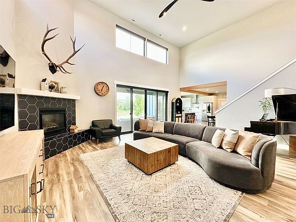 4th image of 42 Hilgard Peak Ct