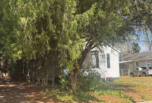 3rd image of 2606 Cameron St