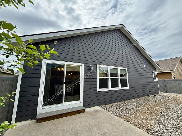 1616 Mosshart St — Photo 4