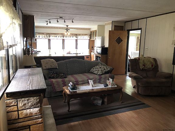 5th image of 25 Hillside Ave