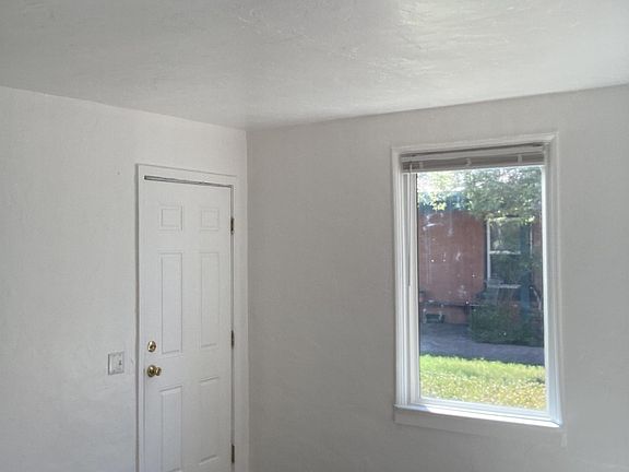 4th image of 1000 E Water St